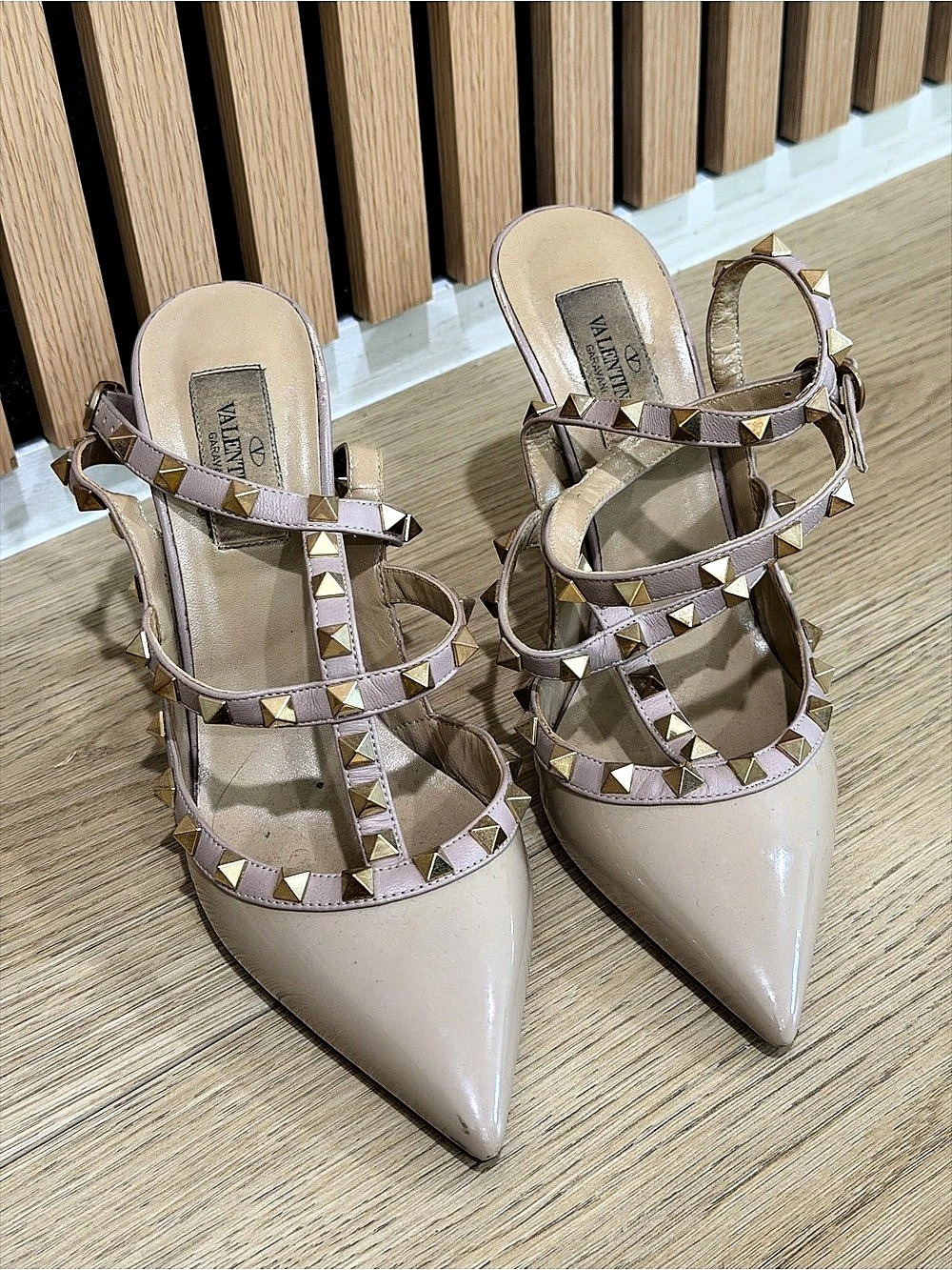 Valentino Rockstud Ankle Strap Pump Ankle Strap Pumps in Beige, Size 38